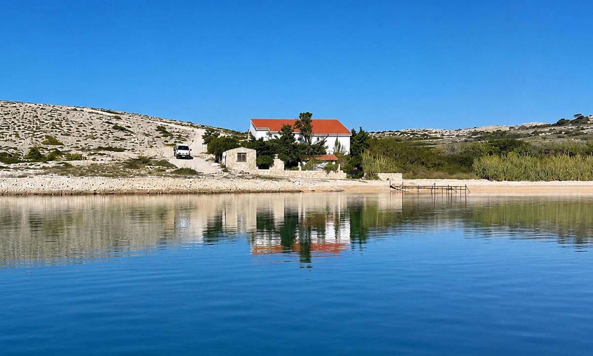 Smokvica Apartment | 1 bedroom beach front apartment in Smokvica
