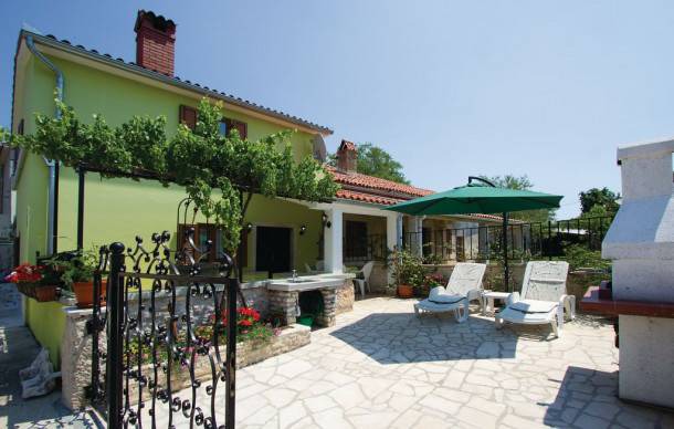 Belavici House | 2 bedroom accommodation in Belavici
