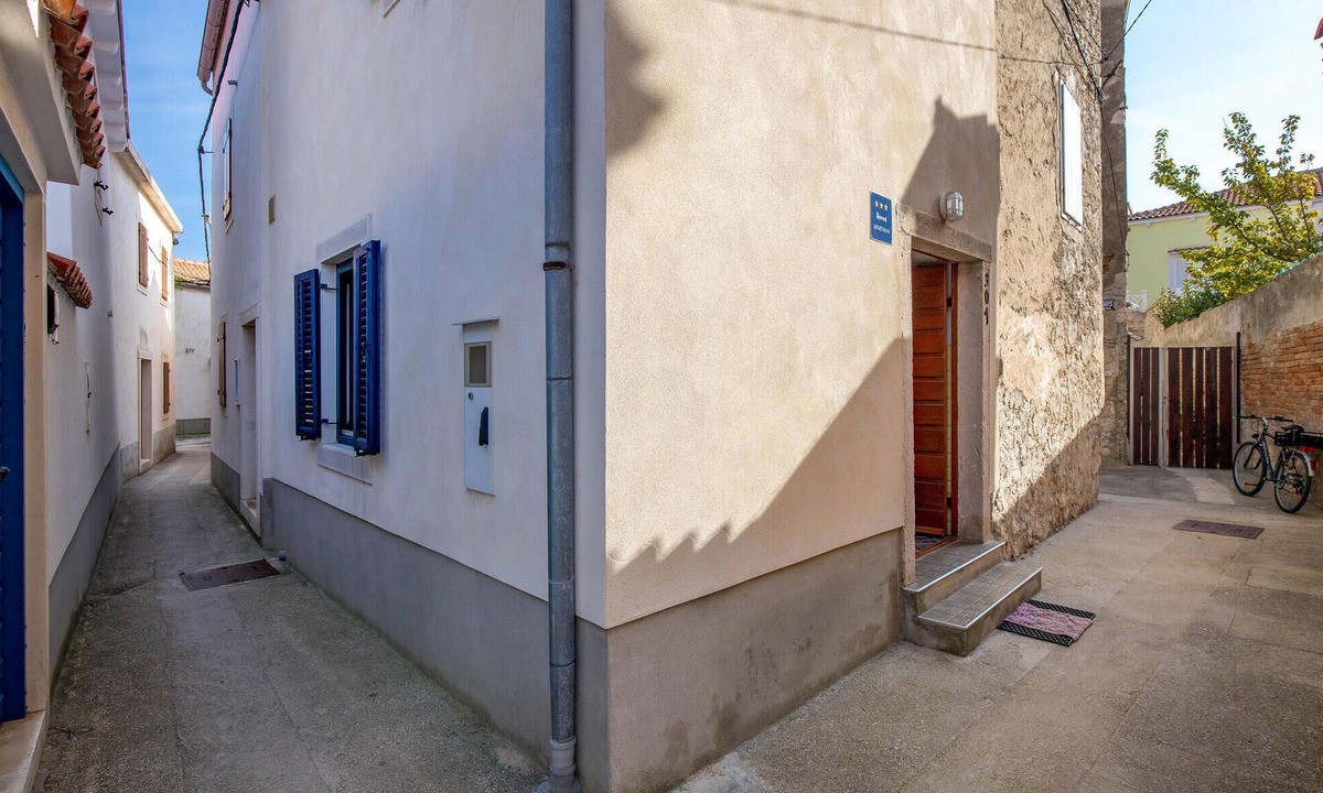 Susak House | 2 bedroom beach front home in Susak