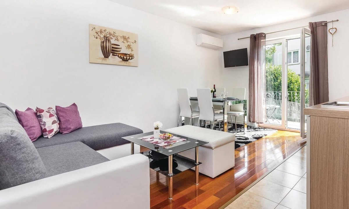 Crikvenica Apartment | 2 bedroom cozy apartment in Crikvenica