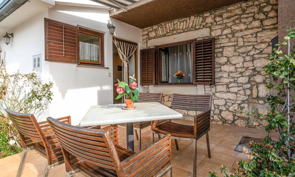 Mutvoran House | 2 bedroom gorgeous home in Cokuni