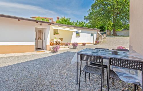 Sezana House | 2 Bedroom Lovely Home In Dutovlje