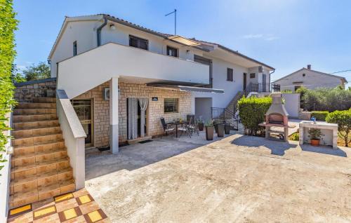 Mali Vareski Apartment | 2 Bedroom Nice Apartment In Peruski