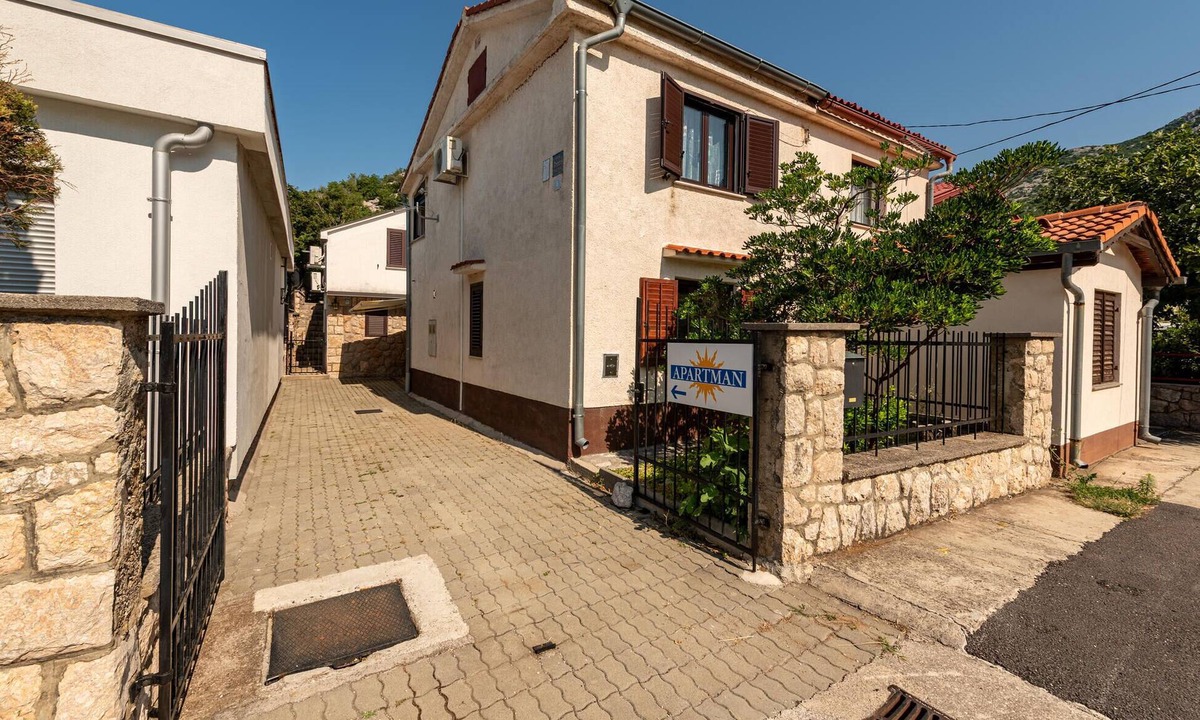Karlobag House | 2 bedroom nice home in Karlobag