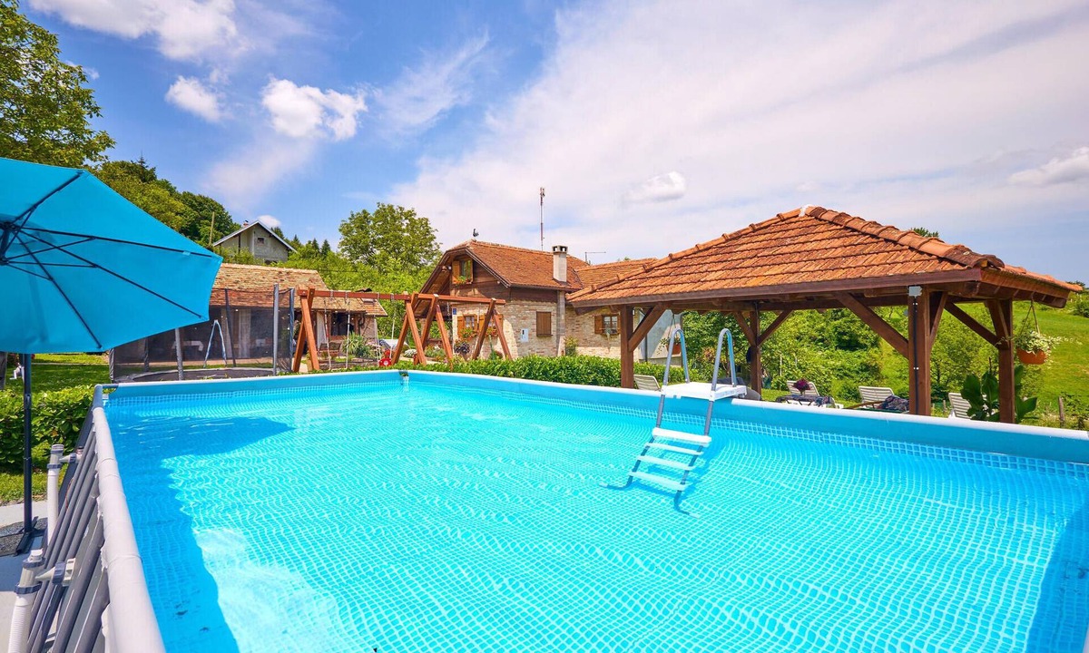 Petrinja House | 2 bedroom pet friendly home in Hrastovica