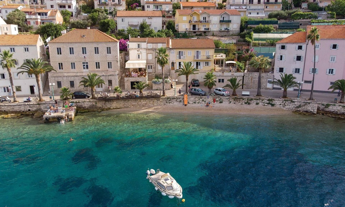 Zavalatica Apartment | 3 bedroom accommodation in Zavalatica