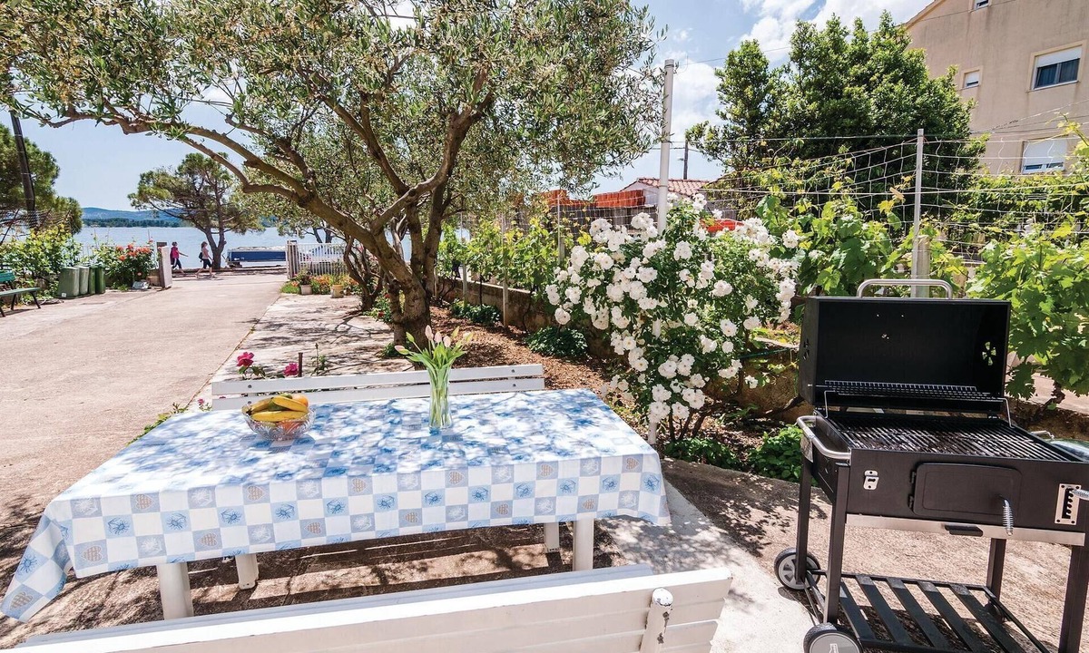 Turanj Apartment | 3 bedroom awesome apartment in Turanj