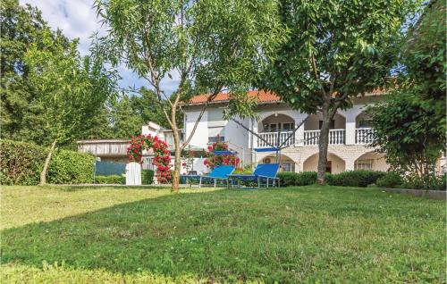 Pavicini Apartment | 3 Bedroom Beautiful Apartment In Pavicini