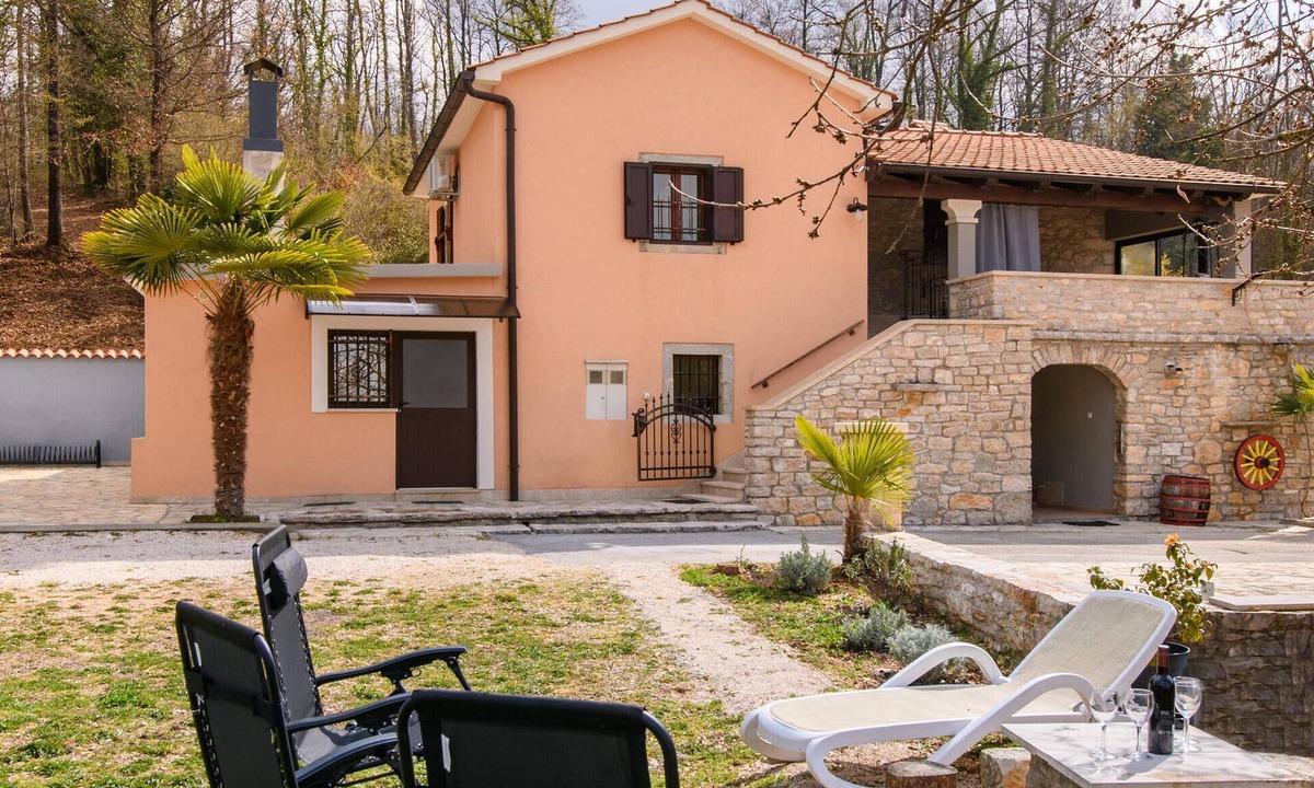 Gracisce House | 3 bedroom gorgeous home in Mandalencici