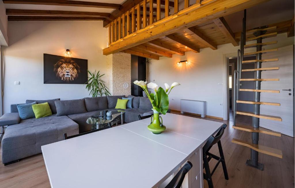 Bezjaki Apartment | 3 Bedroom Nice Apartment In Marinici