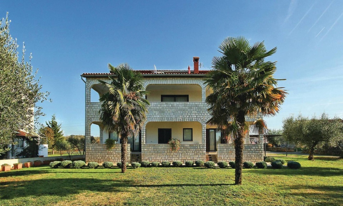 Stancija Vodopija Apartment | 3 bedroom nice apartment in Porec