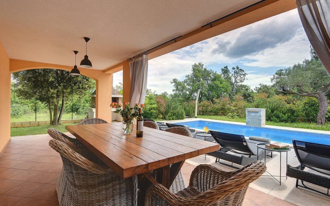 Rakalj House | 317 m² House ∙ 4 bedrooms ∙ 10 guests