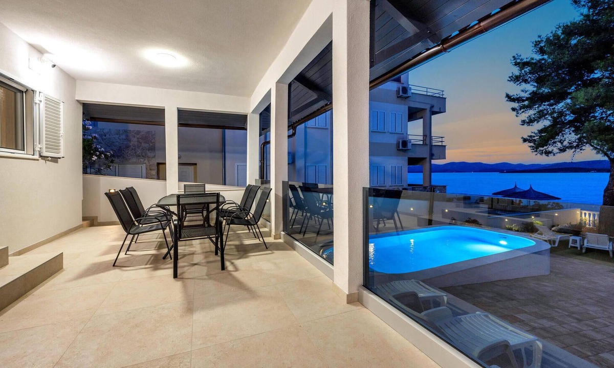 Betina House | 4 bedroom accommodation in Betina