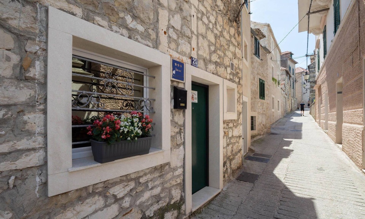 Split House | 4 bedroom beach front home in Split