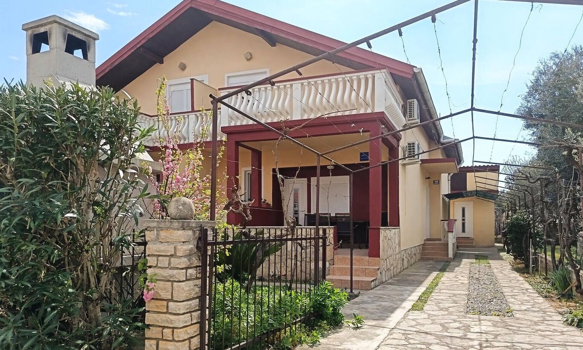 Nin House | 4 bedroom nice home in Privlaka