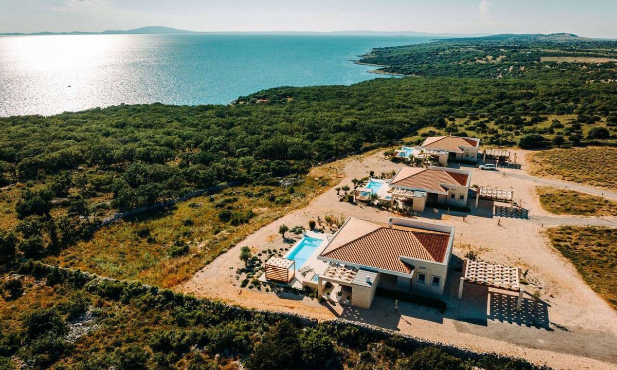 Novalja House | 5* Luxury Seaview Villa Plant 4 with pool by Interhome