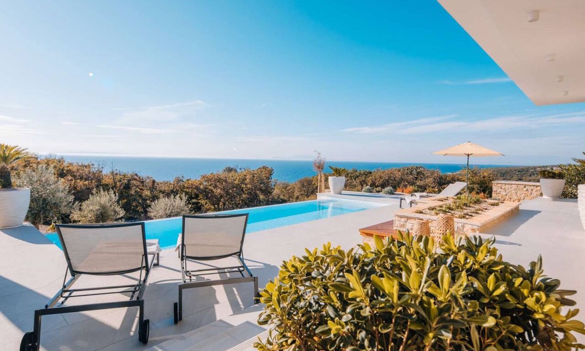 Novalja House | 5* Luxury Seaview Villa Plant 5 with pool by Interhome