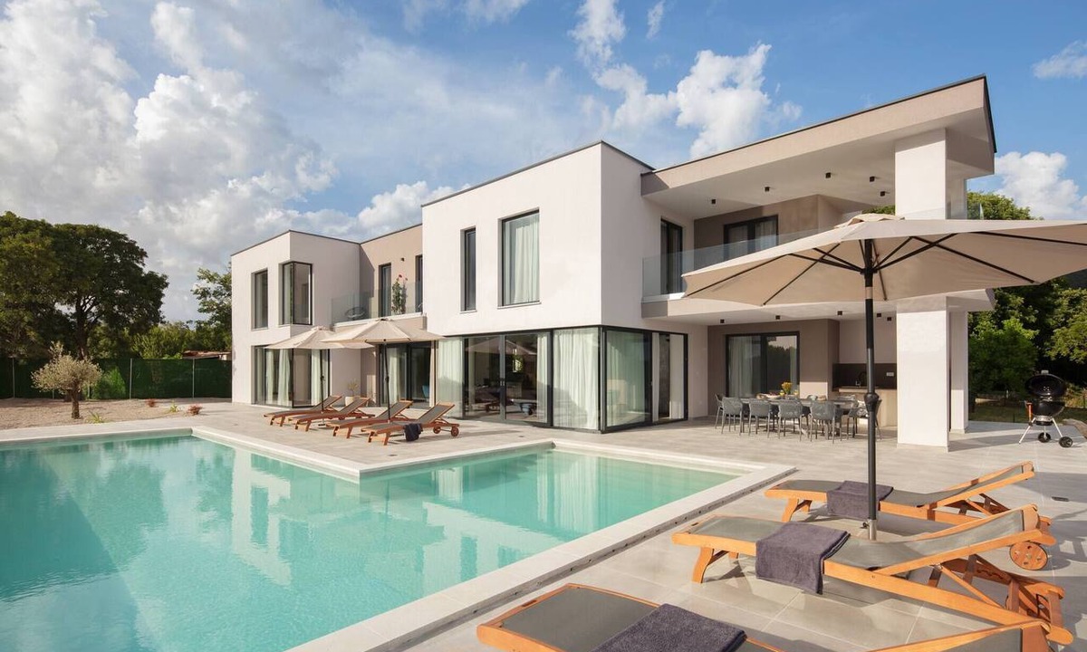 Brgod Villa | 5BR Modern Villa & Heated Pool & Ensuite Baths