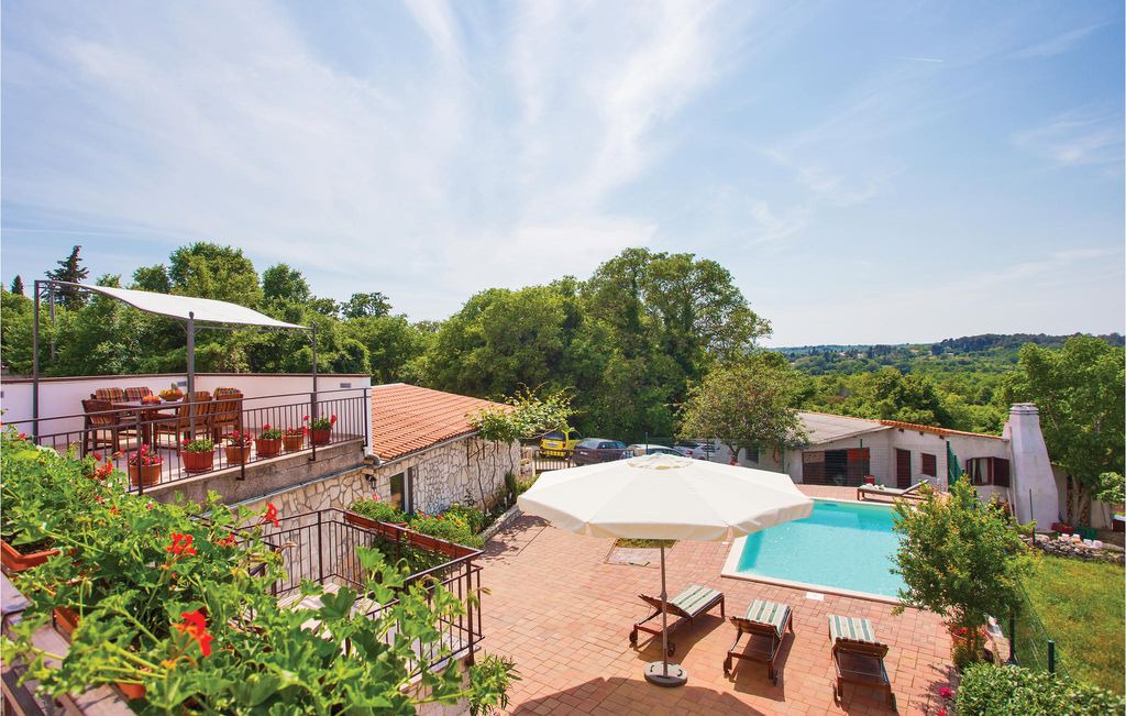 Kujici House | 6 bedroom accommodation in Kujici