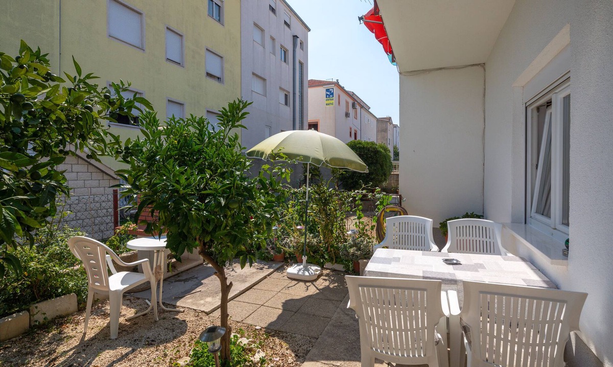 Stobrec Apartment | A 2 apt near beach w patio, parking and grill
