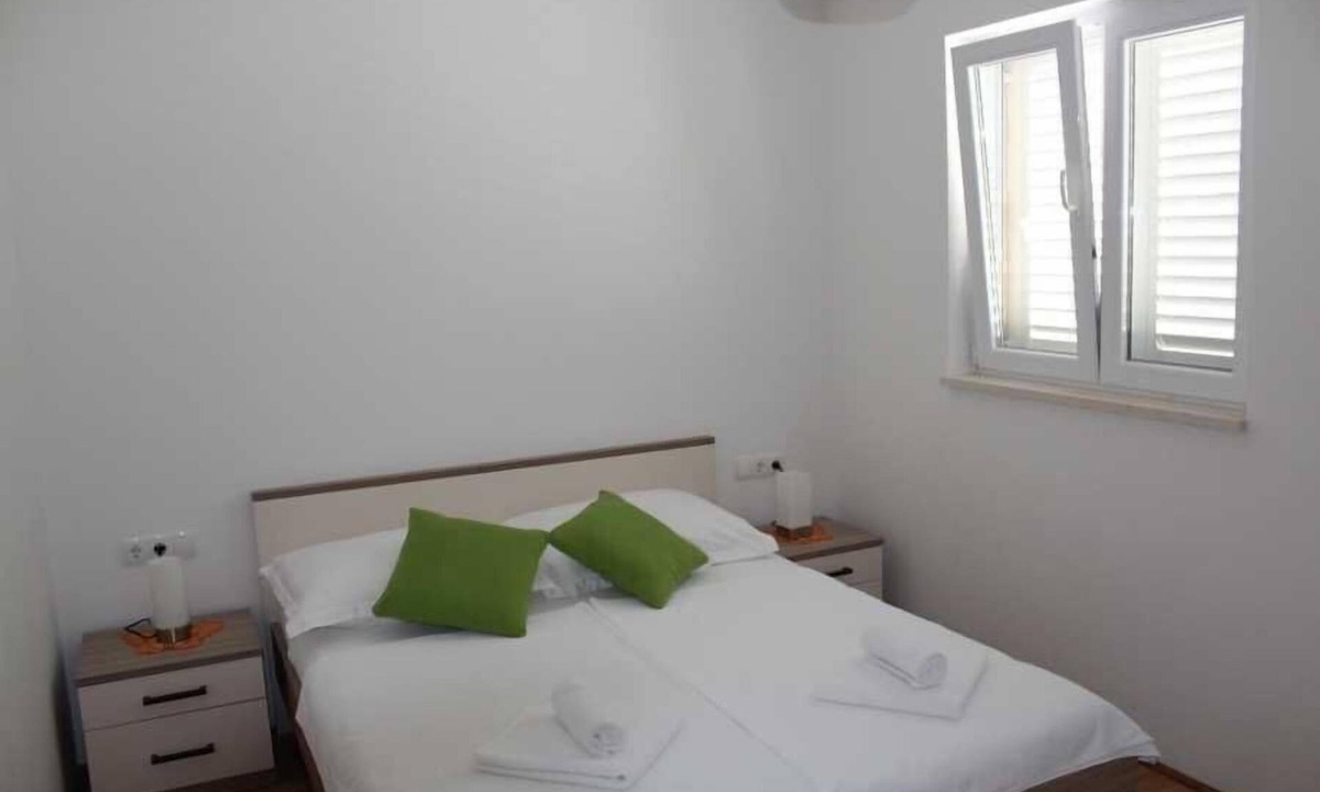 Slano Apartment | A3- Comfortable Family 2-Bedroom Apartment: Covered Balcony, Stunning Bay Views & Fiber-Optic Wi-Fi