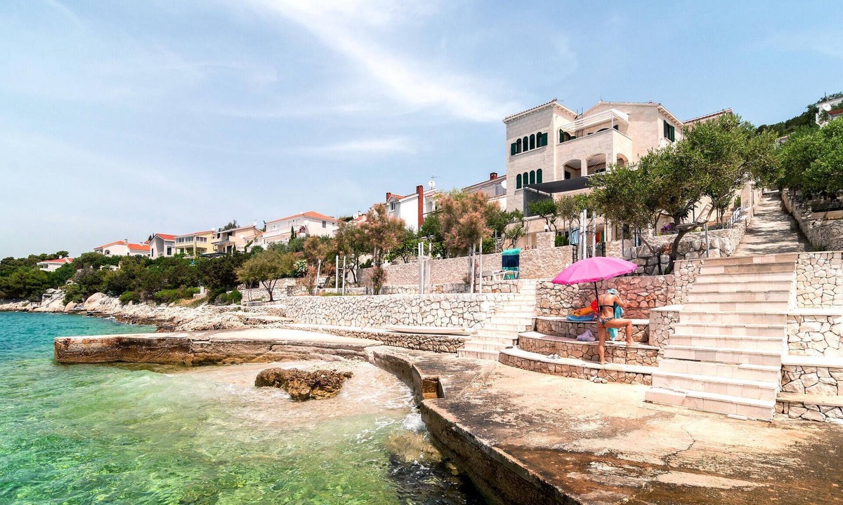 Okrug Donji Apartment | Amazing apartment in Okrug Donji
