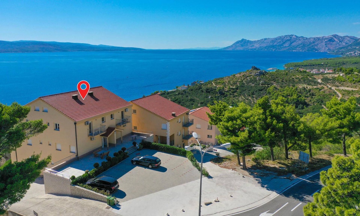 Bratus Apartment | Amazing apartment in Krvavica with WiFi