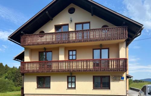 Trsce Apartment | Amazing Apartment In Trsce With Sauna