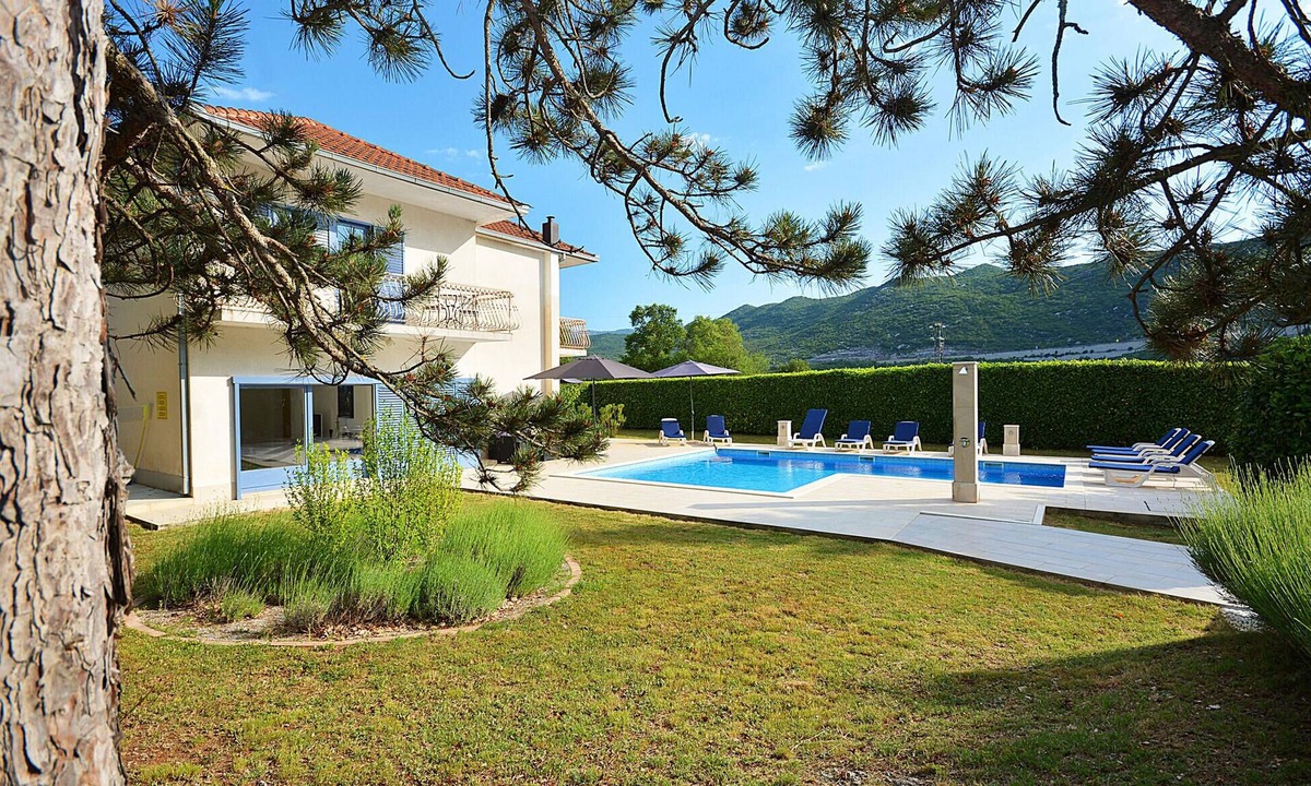 Trilj House | Amazing home in Bisko with private swimming pool, can be inside or outside