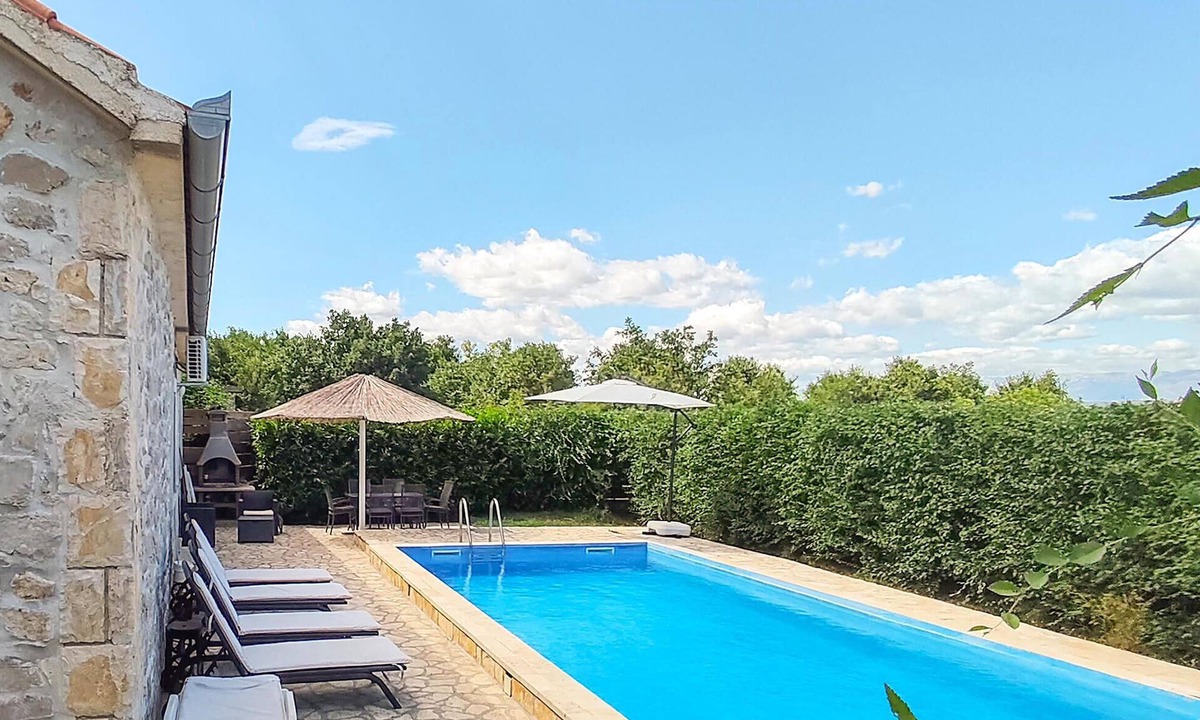 Polaca House | Amazing home in Lisane Tinjske