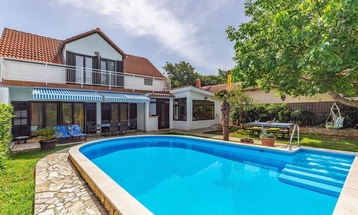 Sisan House | Amazing home in Liznjan with kitchen