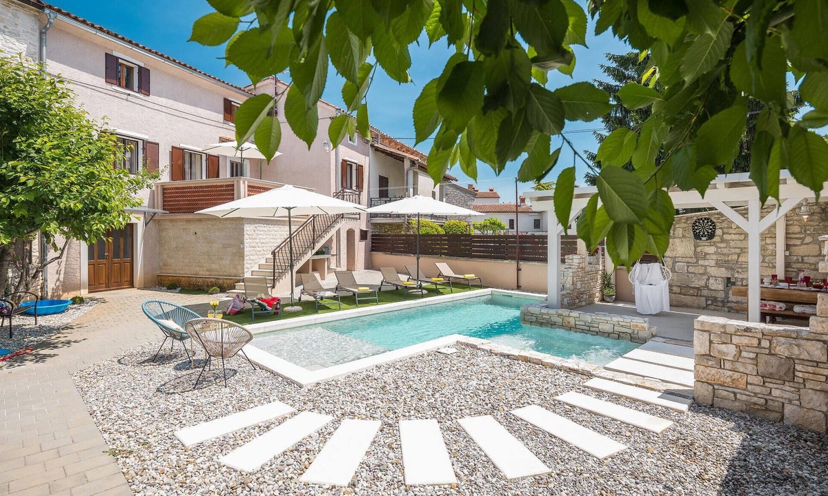 Peresiji House | Amazing home in Peresiji