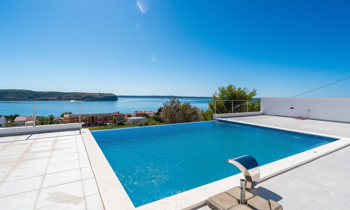 Rtina House | Amazing home in Razanac