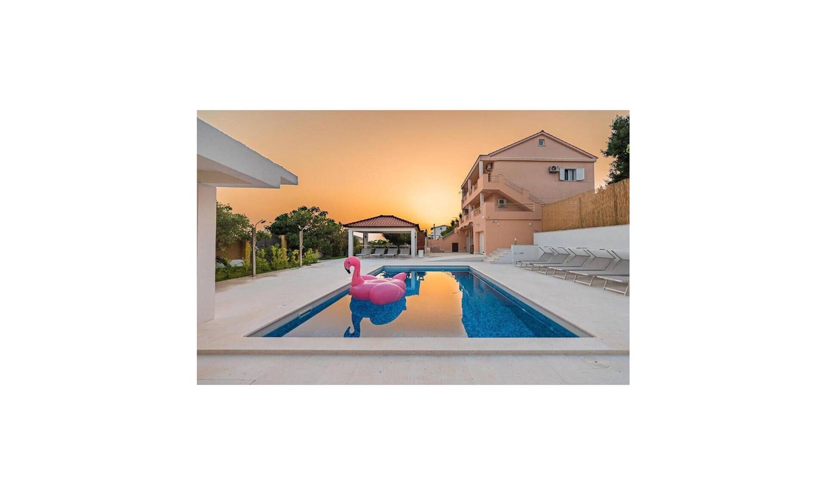Rtina House | Amazing home in Razanac