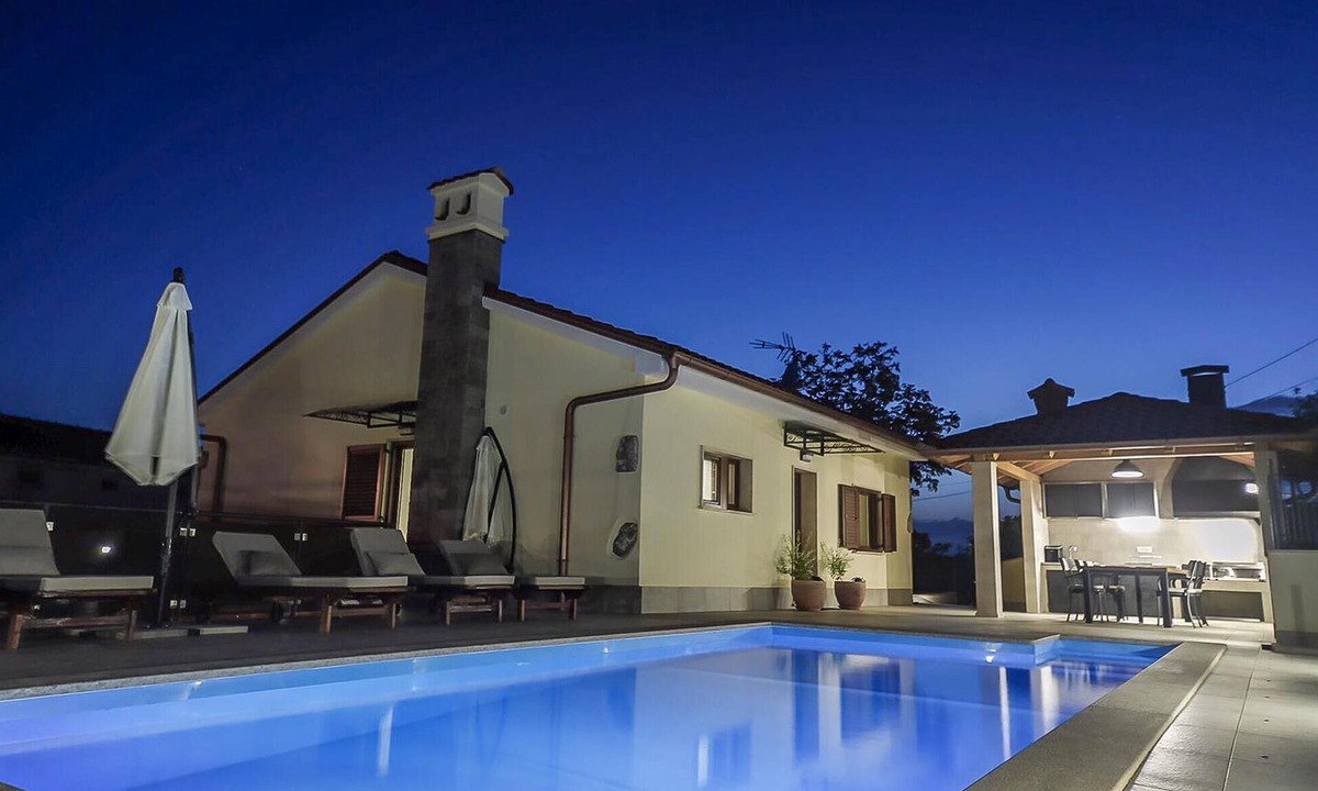 Lipa House | Amazing home in Sapjane