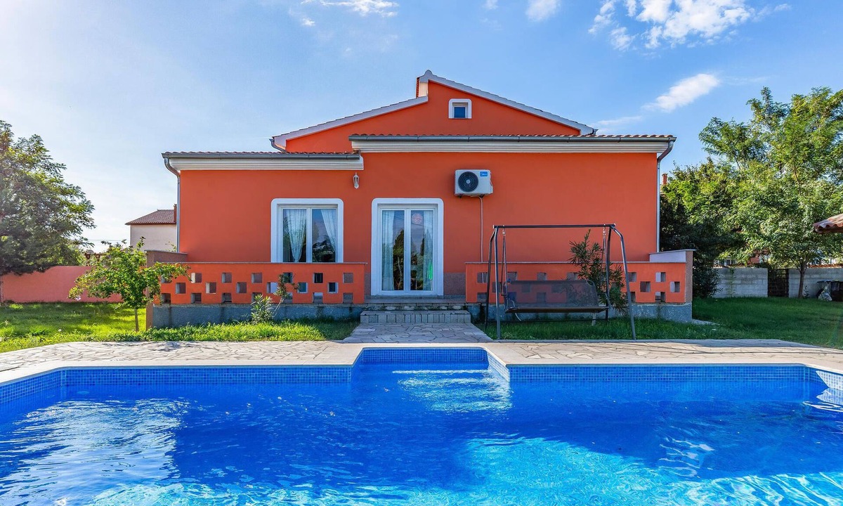 Sisan House | Amazing home in Sisan