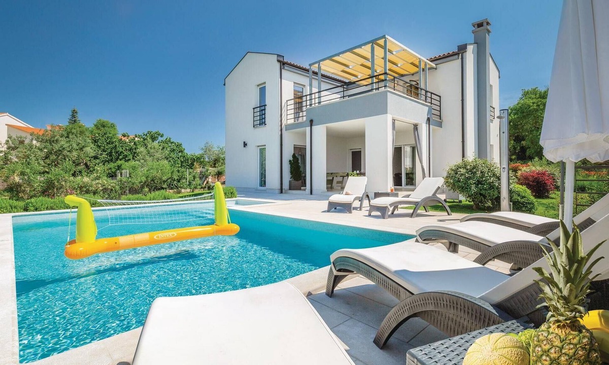 Stinjan House | Amazing home in Stinjan