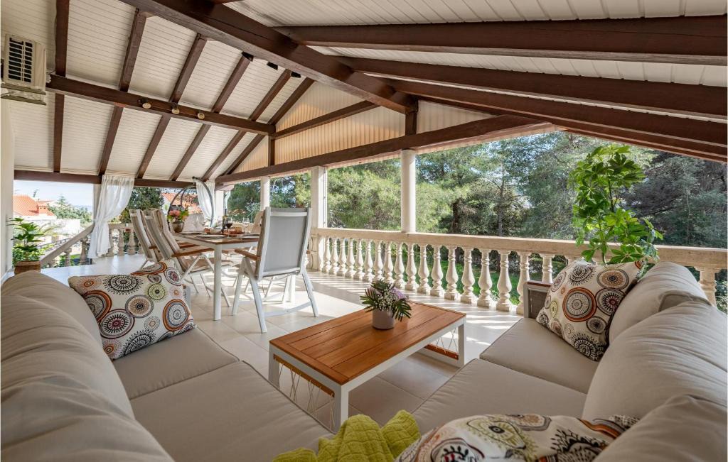 Zdrelac House | Amazing Home In Zdrelac