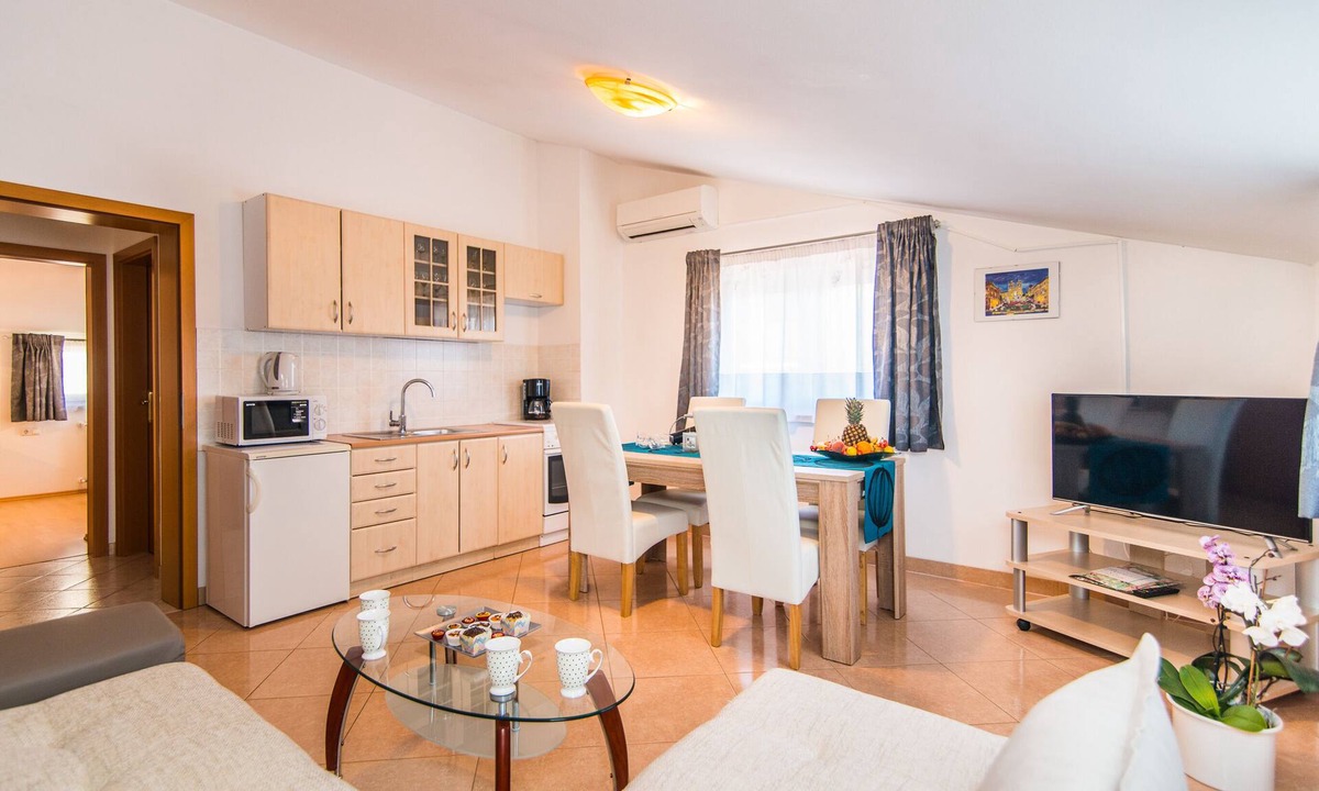 Vrvari Apartment | AnaKatarina 2-Bedroom Apartment in Poreč