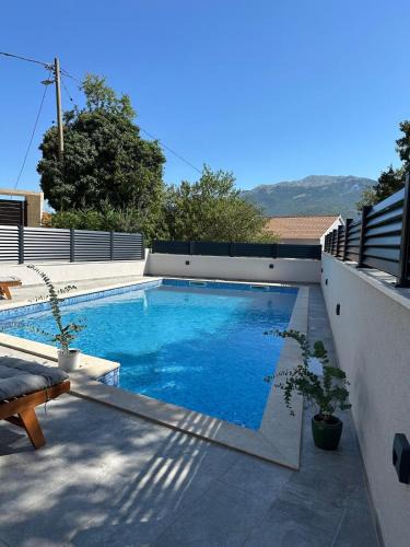 Zagvozd Apartment | Apartman Ivan with pool
