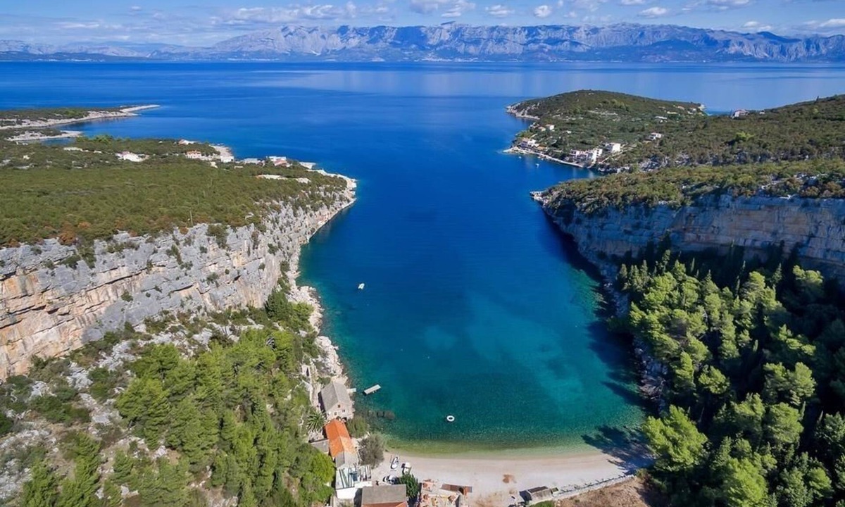 Gdinj Apartment | Apartment Ana - 5 m from beach: R3-14(4) - Cove Pokrivenik, Island Hvar, Croatia
