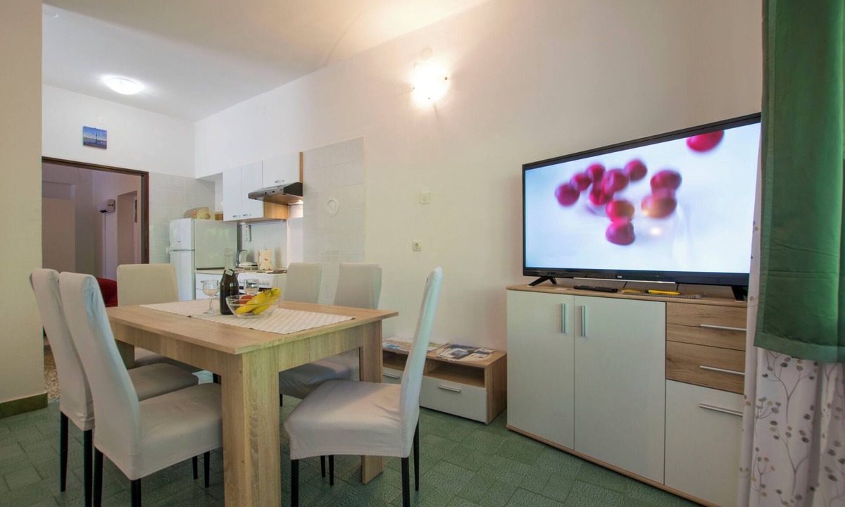 Rijeka Apartment | Apartment Flower (118301-A1) - Rijeka
