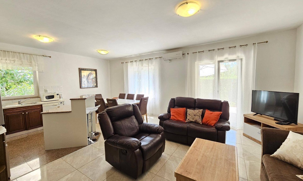 Novi Vinodolski Apartment | Apartment for 8 persons, 150m from the beach