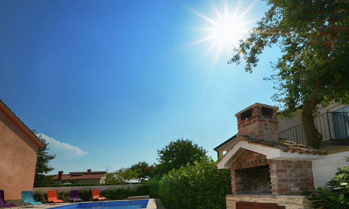 Cancini Other | Apartment for up to 5 persons near Porec with shared pool