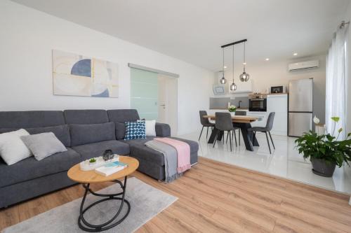Seget Donji Apartment | Apartment Gracin - Brand new with terrace and seaview