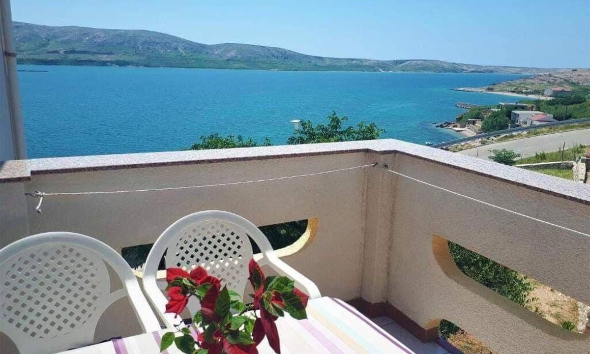 Zubovici Apartment | Apartment in quiet place and next to the beach
