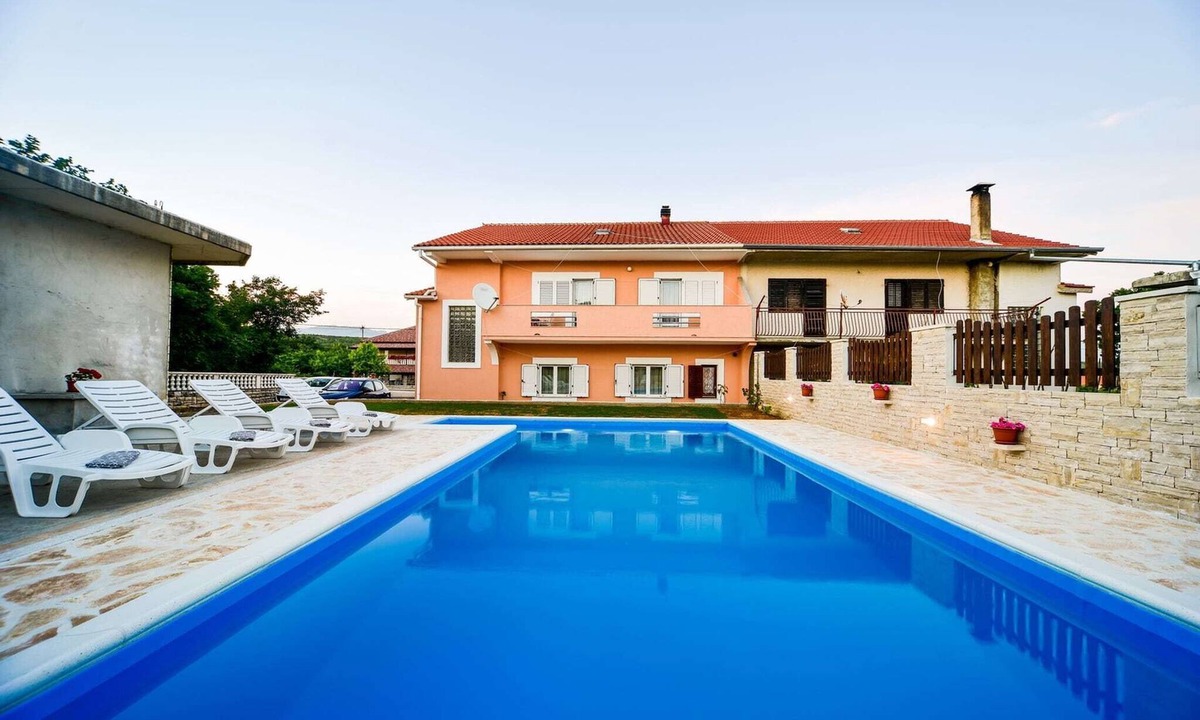 Posedarje Apartment | Apartment in Slivnica with Private Pool