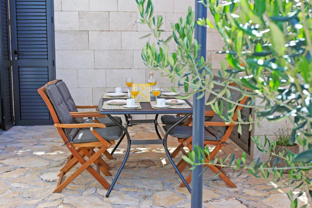 Sutivan Apartment | Apartment Limoni