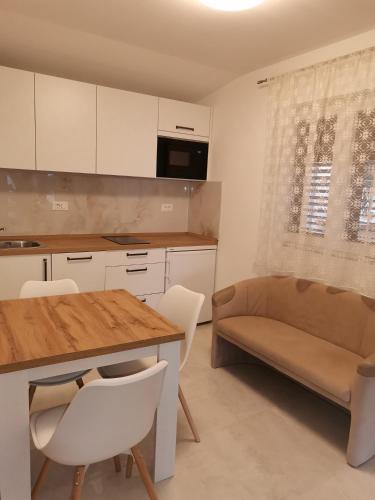 Vrpolje Apartment | Apartment Luka