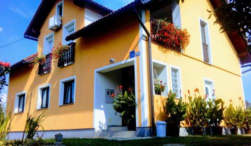 Rakovica Apartment | Apartment Medeni